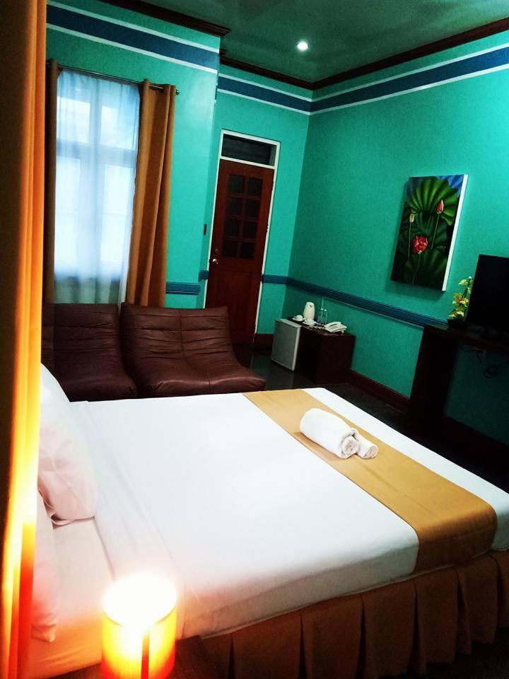 Villa Jhoana Resort Angono Rum bild